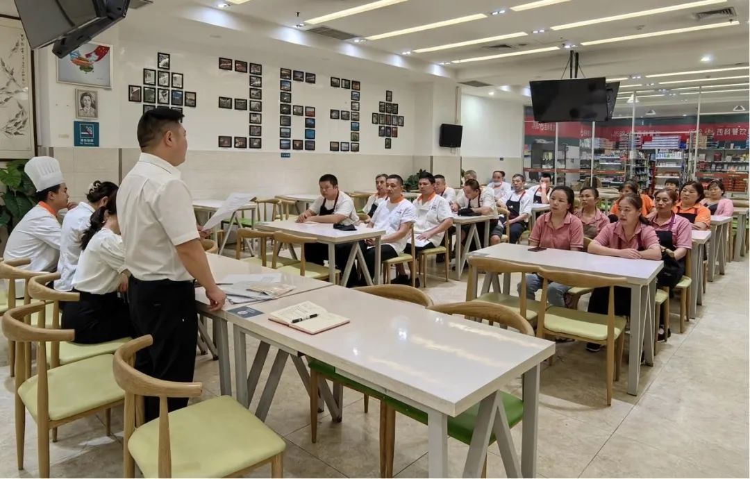 严守清静关！尊龙凯时人生就是搏餐饮集团开展秋季食堂清静专项检查事情